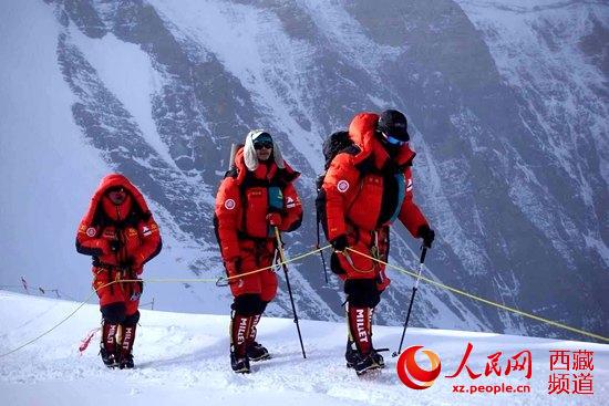 北大登山队成功登顶珠穆朗玛峰