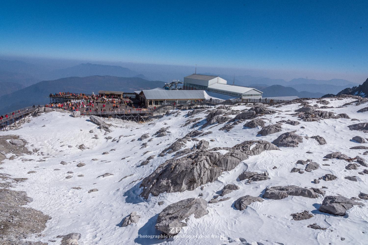 玉龙雪山,拥有国内海拔最高的索道,游客轻松登顶4605米高峰