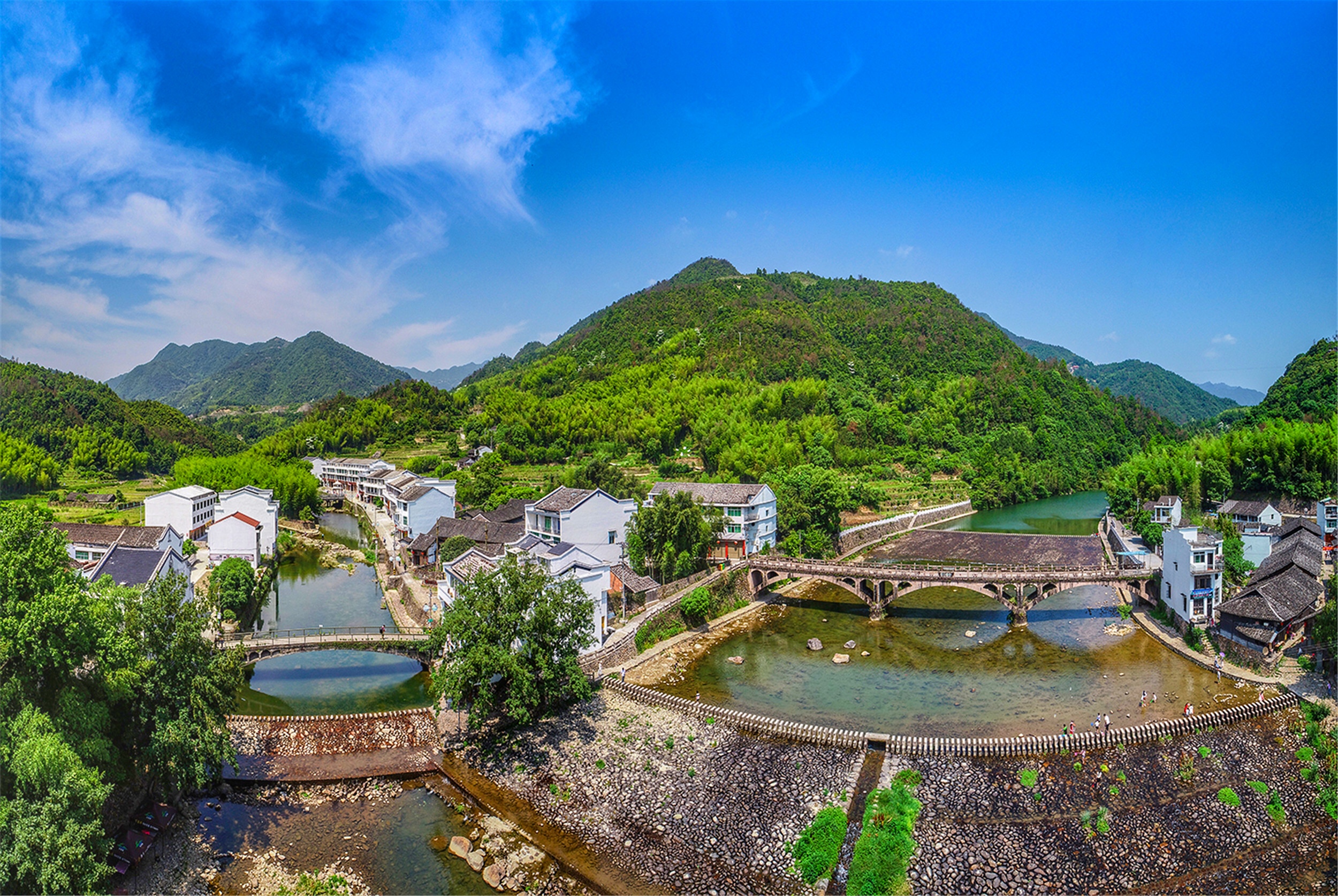 苍南县桥墩镇是一个具有百年历史的古镇,古称松山,始建于明万历年间