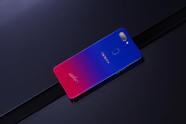 oppor15星云特别版图赏全新红蓝渐变撞色设计再次引爆行业