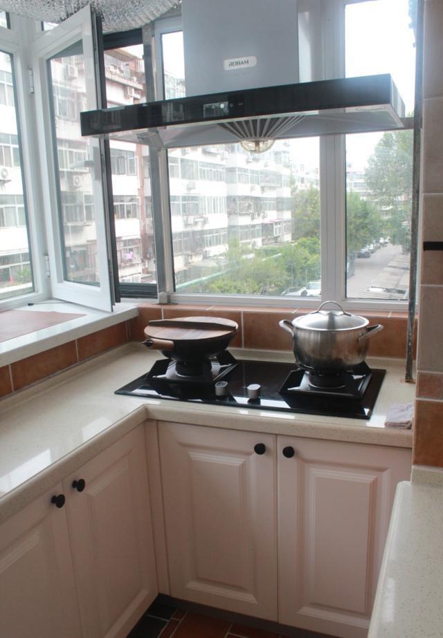 漂泊八年,终于在上海安家了,厨房是阳台改造的,创意十足!