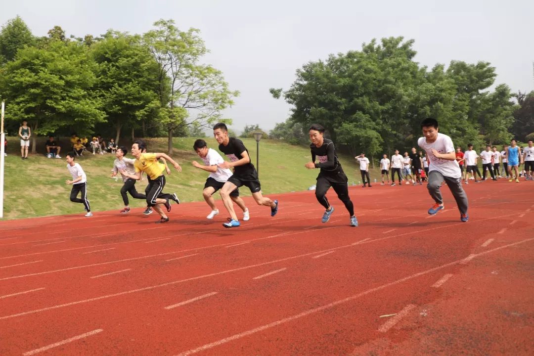 摄影学院最终成绩一览女子100m 第一名张馨恬第七名吴筱烨女子跳远 第