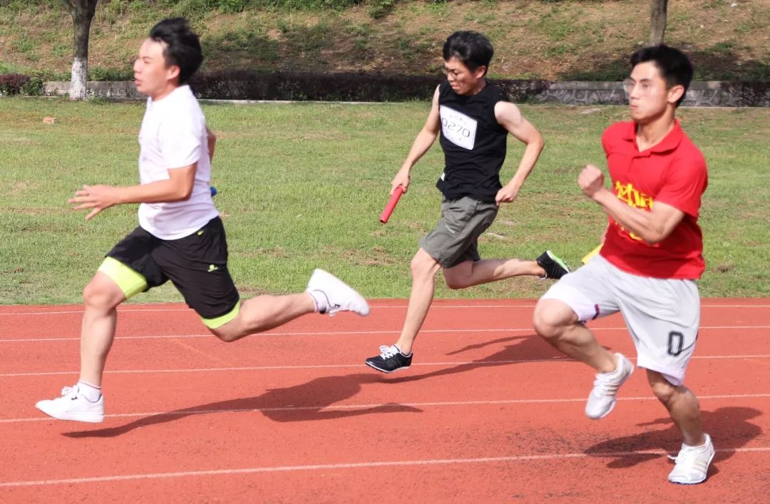 摄影学院最终成绩一览女子100m 第一名张馨恬第七名吴筱烨女子跳远 第