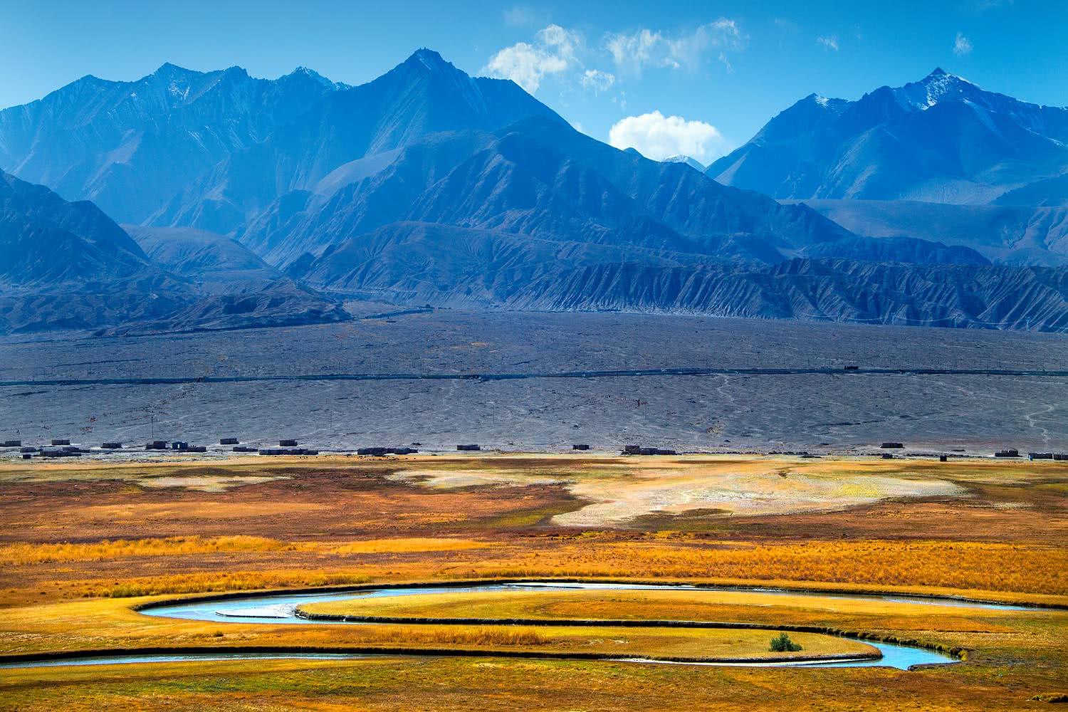 中国最伟大的山脉 横跨3个邻国 是中国面积最大的自然遗产地