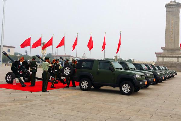 作為閱兵檢閱車或禮炮牽引車,北汽系列軍車出色地完成了