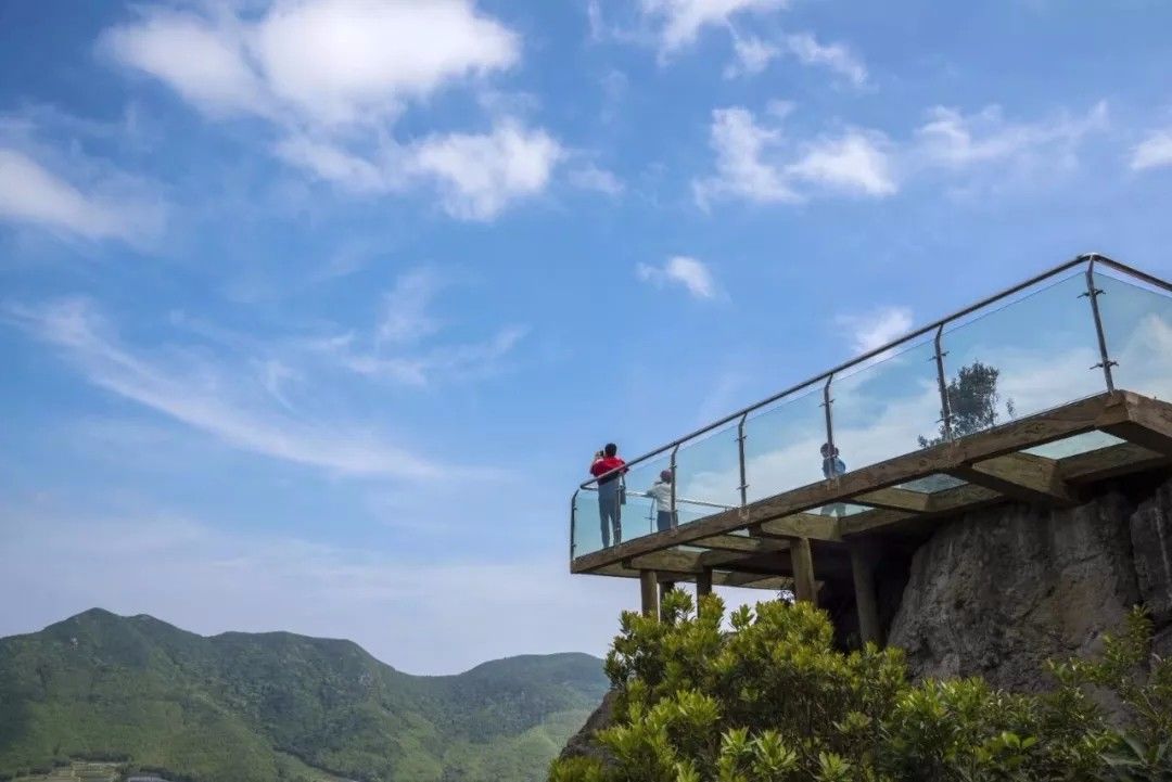 象山灵岩山玻璃栈道图片