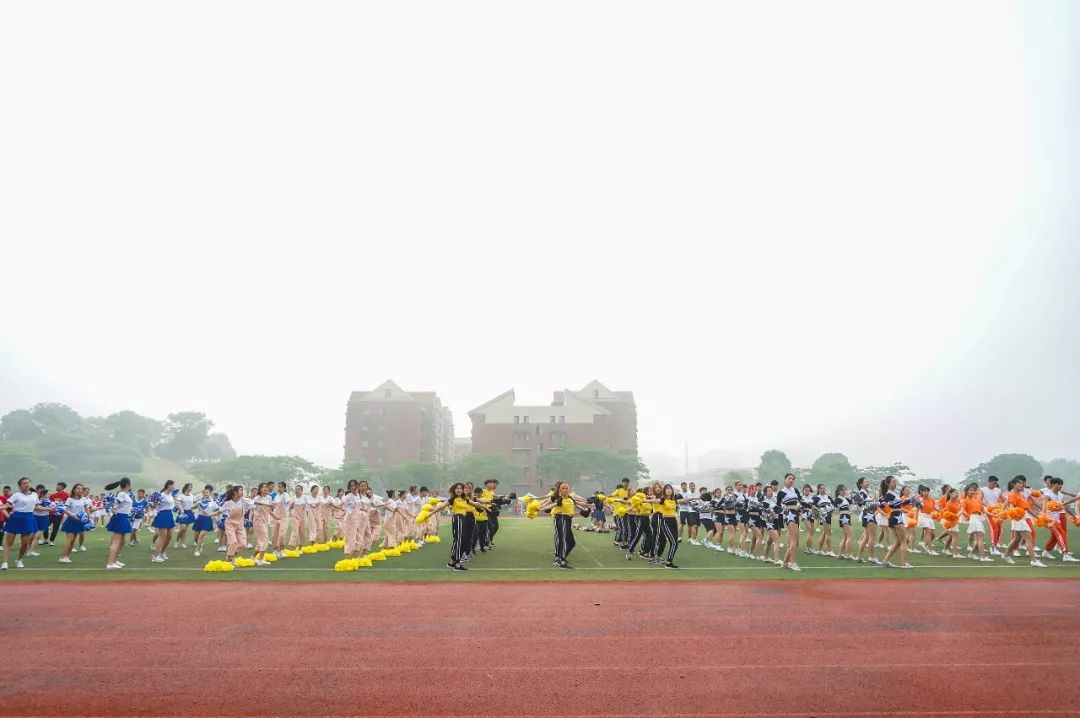 摄影学院最终成绩一览女子100m 第一名张馨恬第七名吴筱烨女子跳远 第