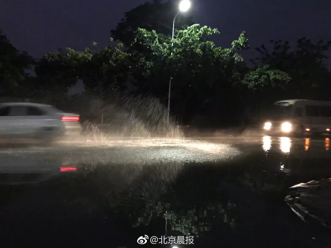 暴雨 妖風 打雷 扯火閃!確認過了,昨晚是滅霸和雷神在成都打錘吧