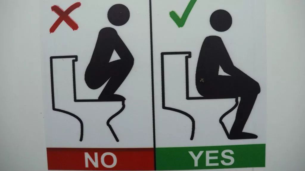 外媒:坐着上厕所是错误的!