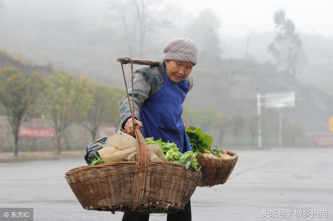 你还在大手大脚花钱吗父母辛苦挣钱的10个瞬间也许能让你醒悟