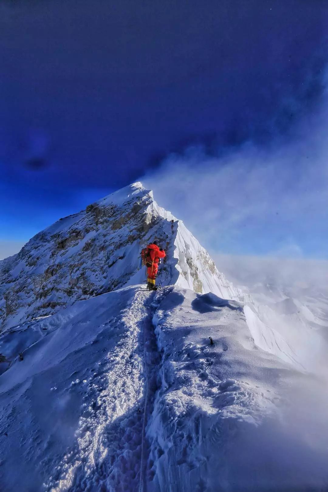 成功了 佛山人善瑜登上世界第一高峰