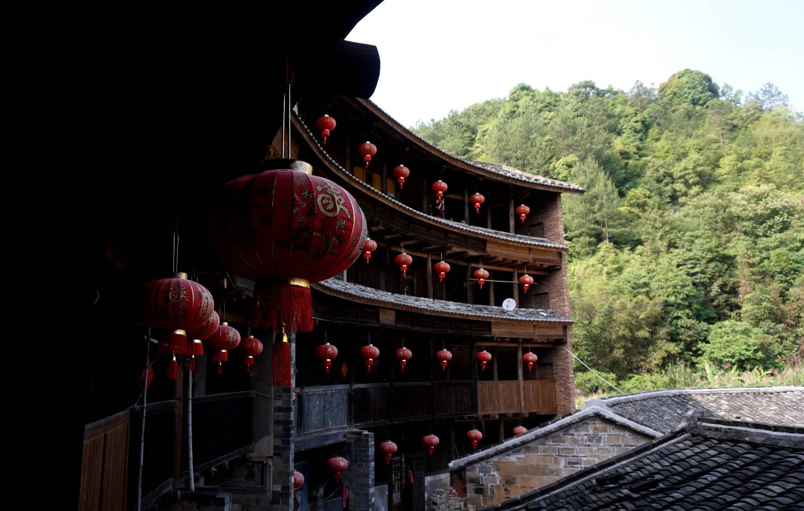 中國古建築的一朵奇葩福建永定土樓神奇的山區民居冬暖夏涼