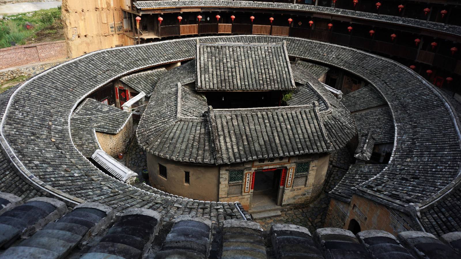 中国古建筑的一朵奇葩福建永定土楼神奇的山区民居冬暖夏凉