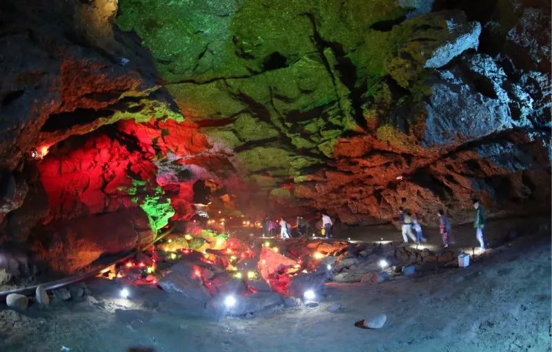 龙门溶洞 郝立艺/摄芦山县在旅游日期间,芦山县将在汉姜古城旅游景区