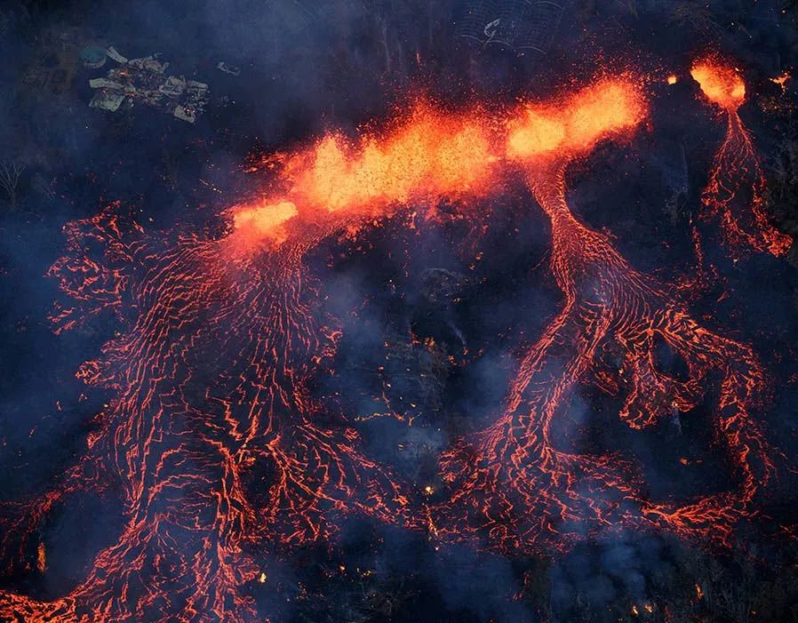 突发夏威夷火山半个月内再度喷发岩浆喷至30000尺高空