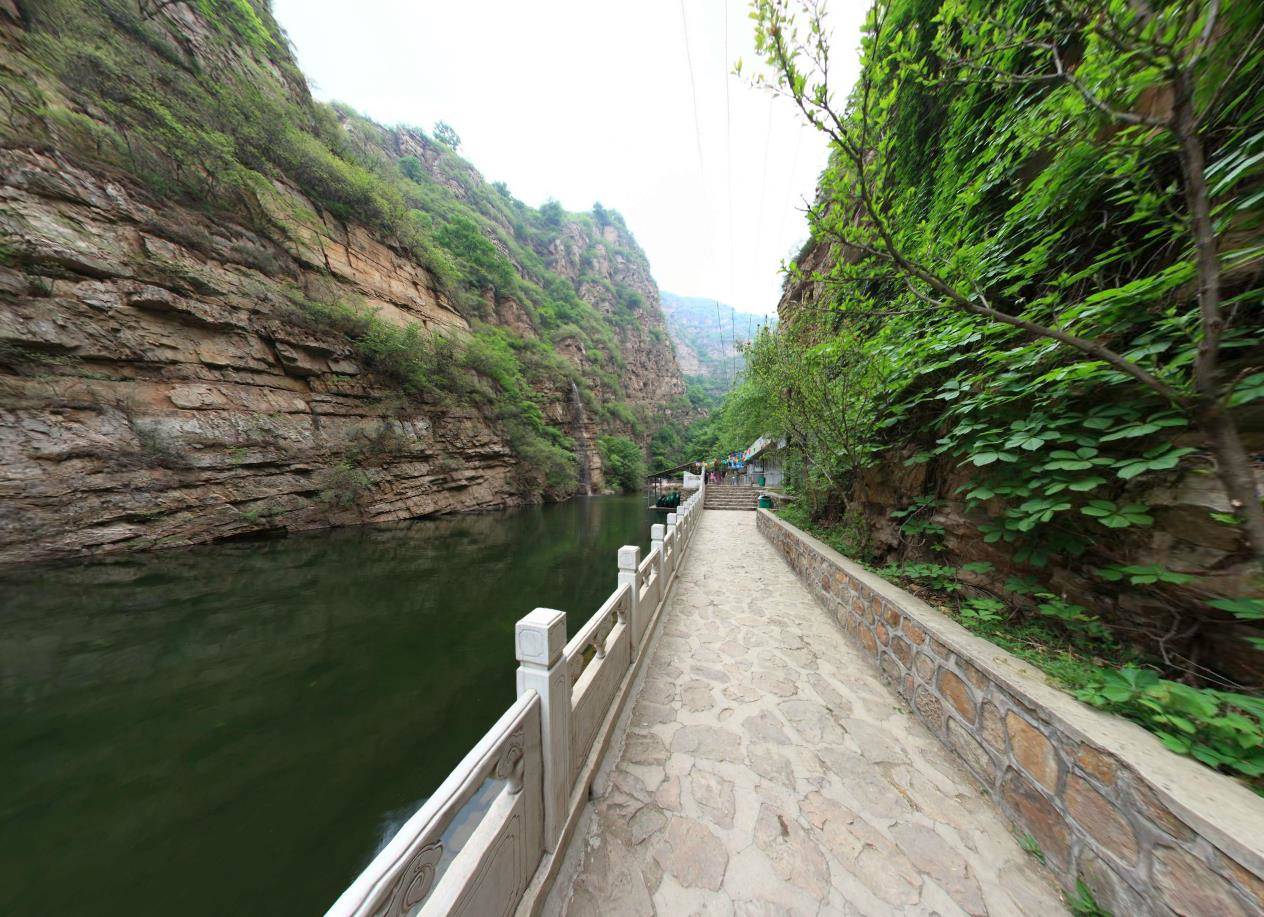 集高山峽谷湖面深潭為一體的北京京東大峽谷自然風景區