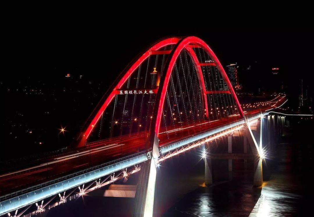 江西有红色弯曲的桥图片