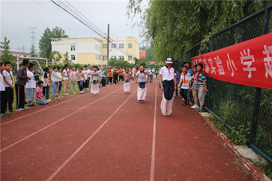 盱眙縣舊鋪實驗小學趣味運動會如火如荼