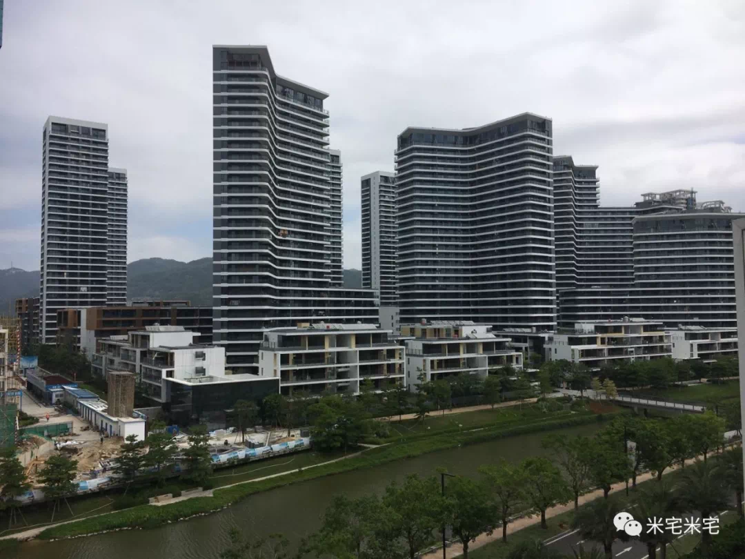 貝賽思國際學校(一共三所,上海,深圳,華潤小徑灣校區),濱海商業街