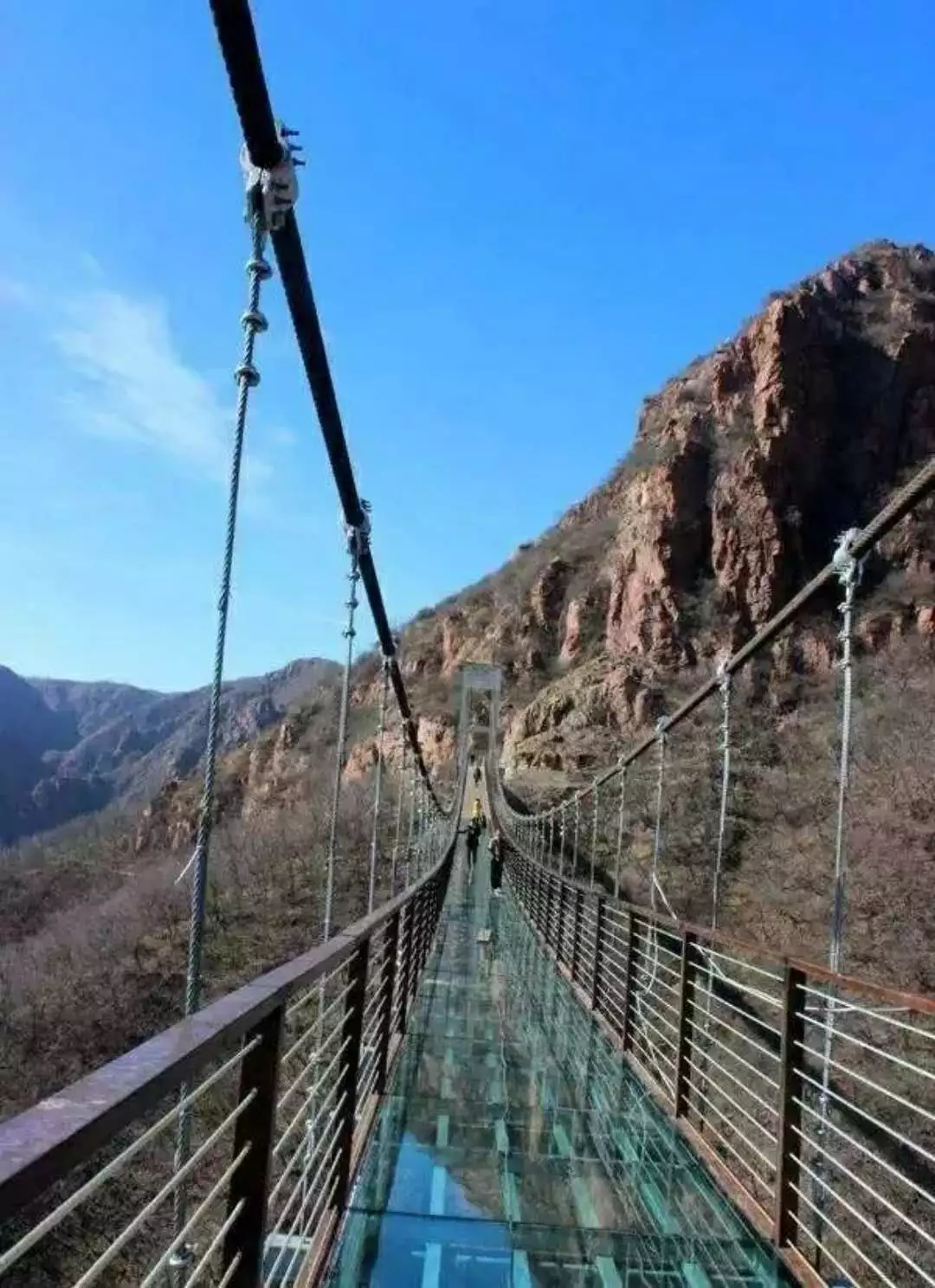 郑州玻璃栈道景区图片