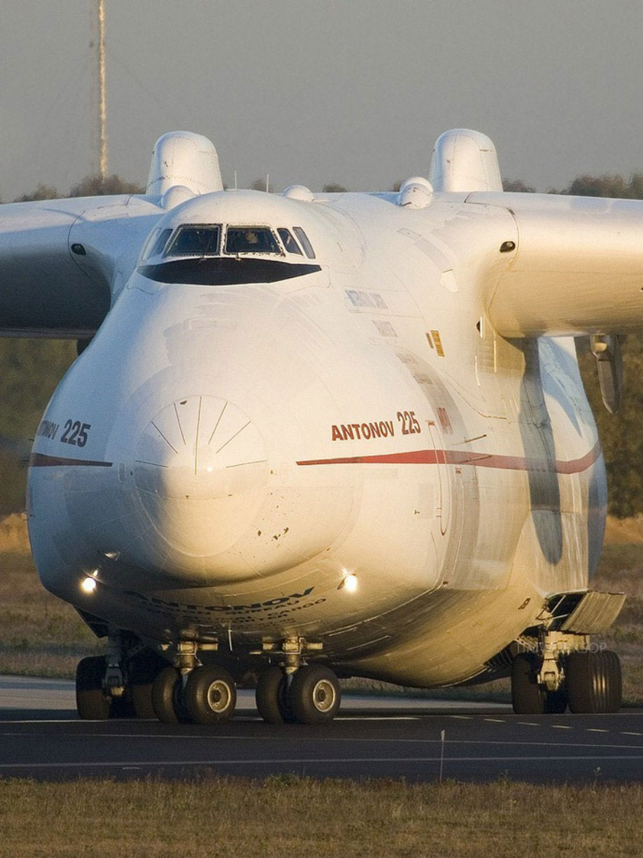世界上最大的飞机:安东诺夫安