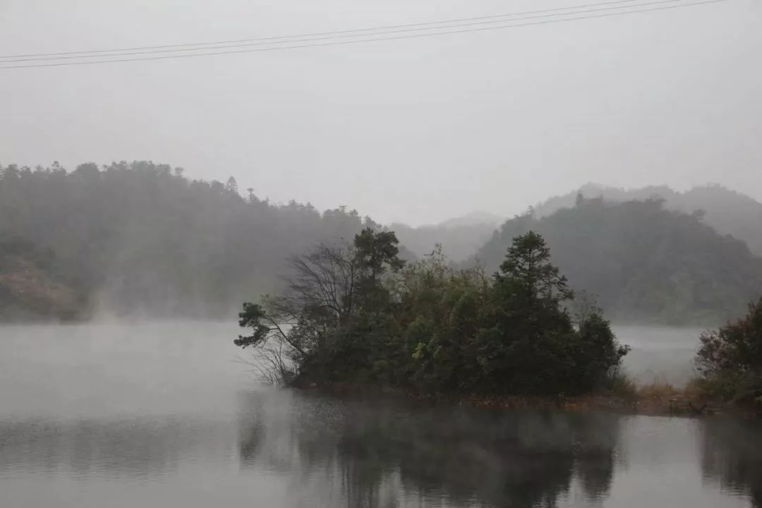 谁说只有江南烟雨凄迷?侗乡听雨,同样诗情画意