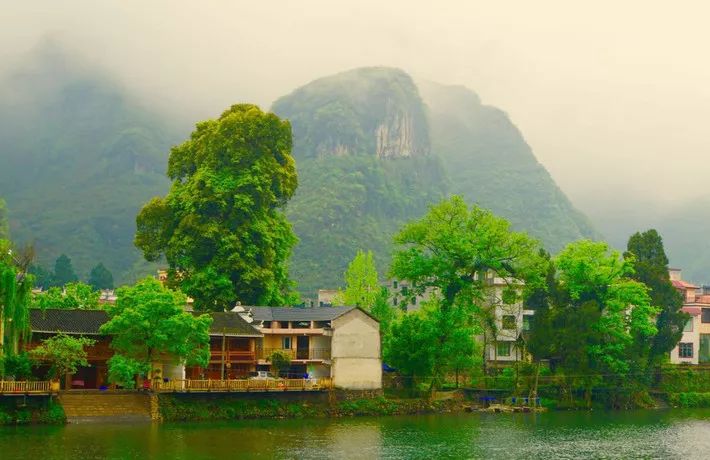 巍巍梵净山下,幽幽太平河畔,坐落一宛若世外桃源般的自然村落,这便是