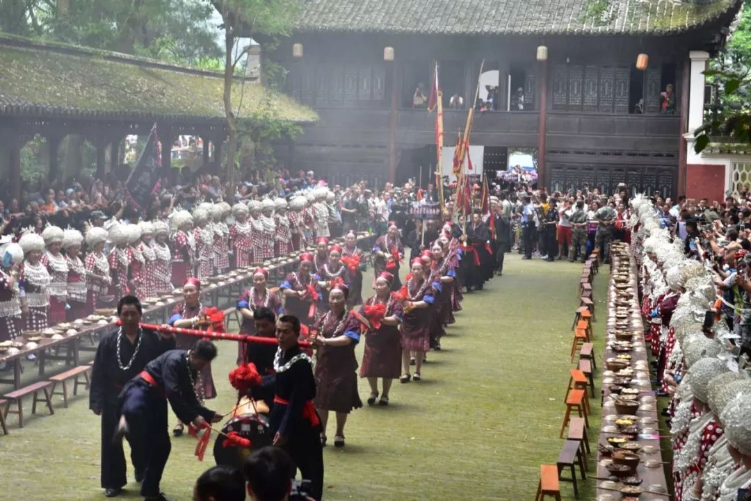 黄平县2018年飞云崖四月八苗族祭牛节开幕