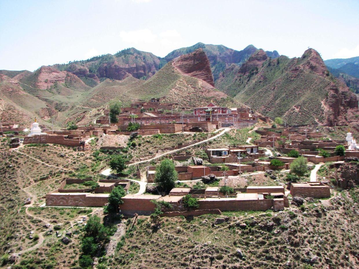 寺院,代表寺主古嘉賽管理寺務,併兼管阿瓊南宗桑俄合丹傑林寺和尼姑寺