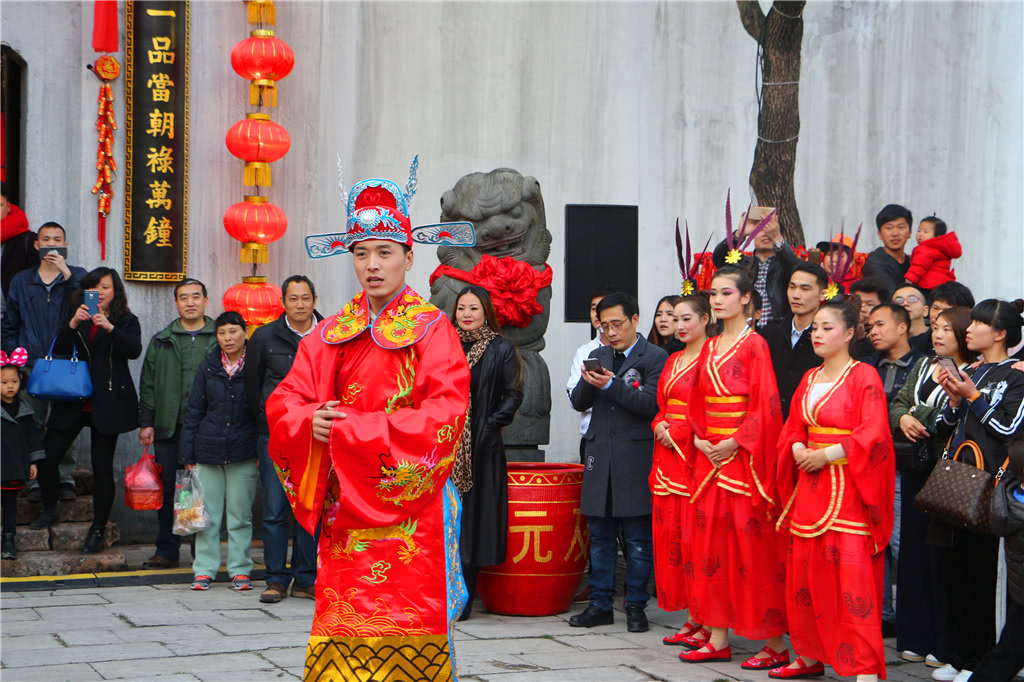 现实版状元游街实拍古代中状元场景