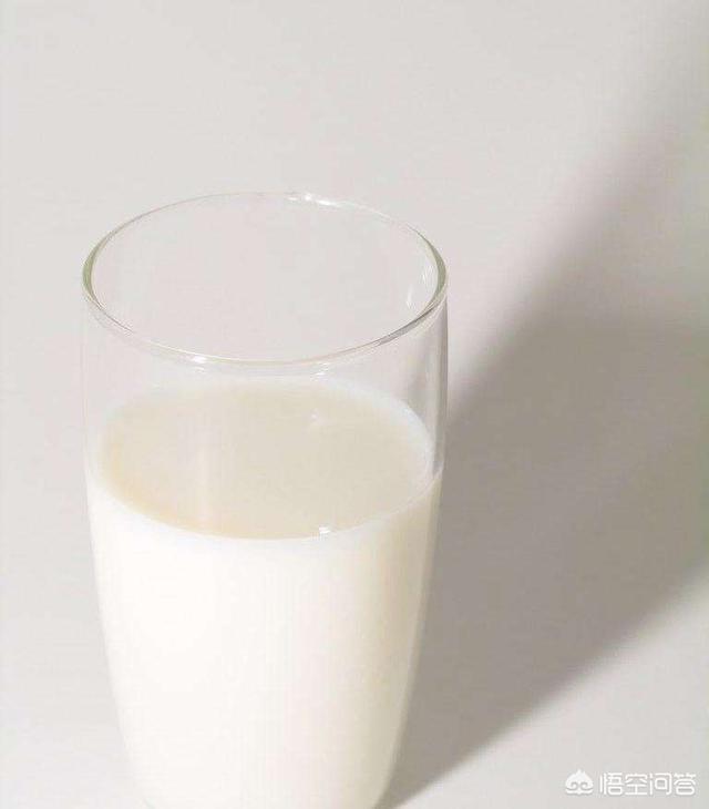 喝牛奶会使皮肤变白吗