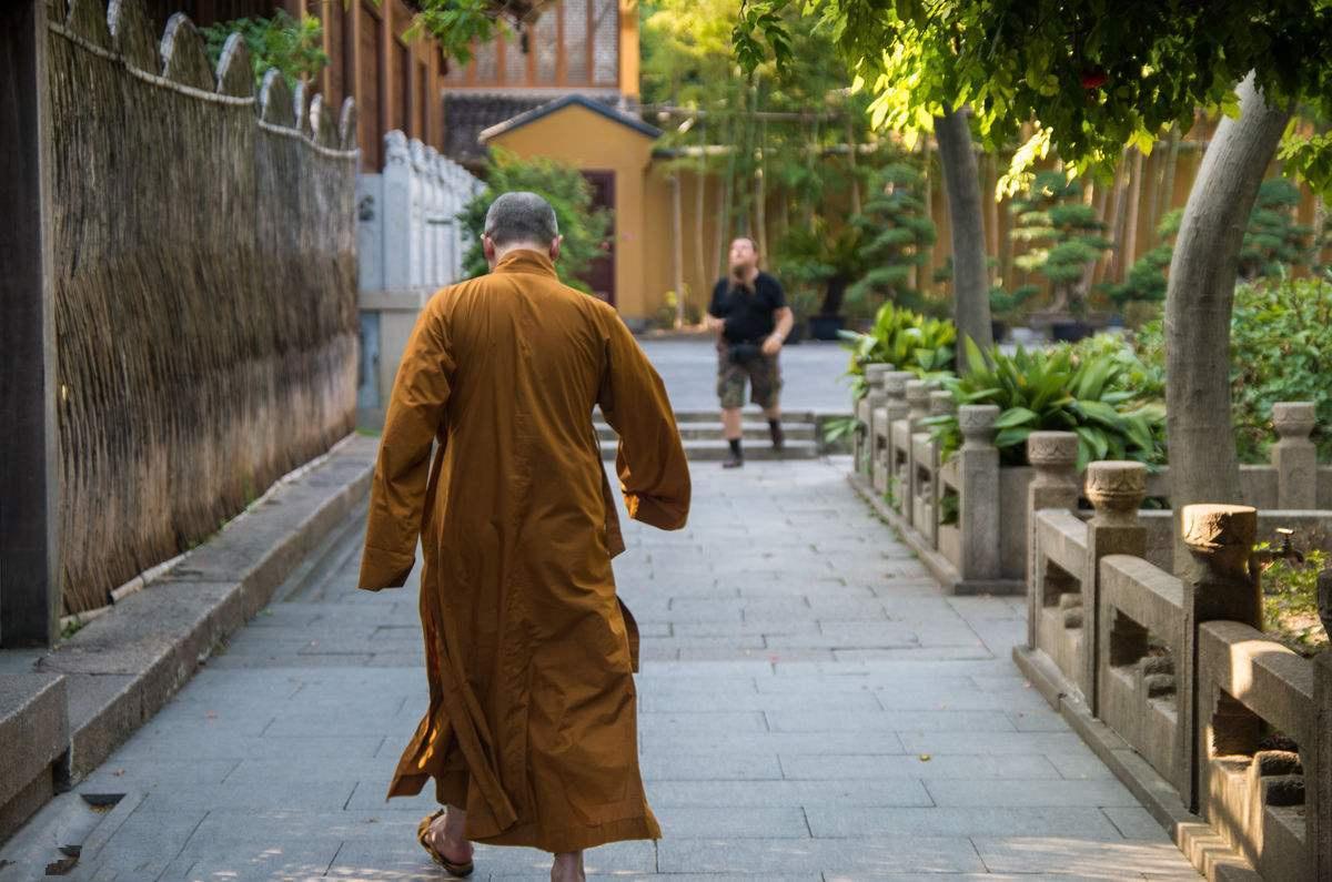 佛教出家人在正式場合,不管什麼季節都只能穿這幾件衣服