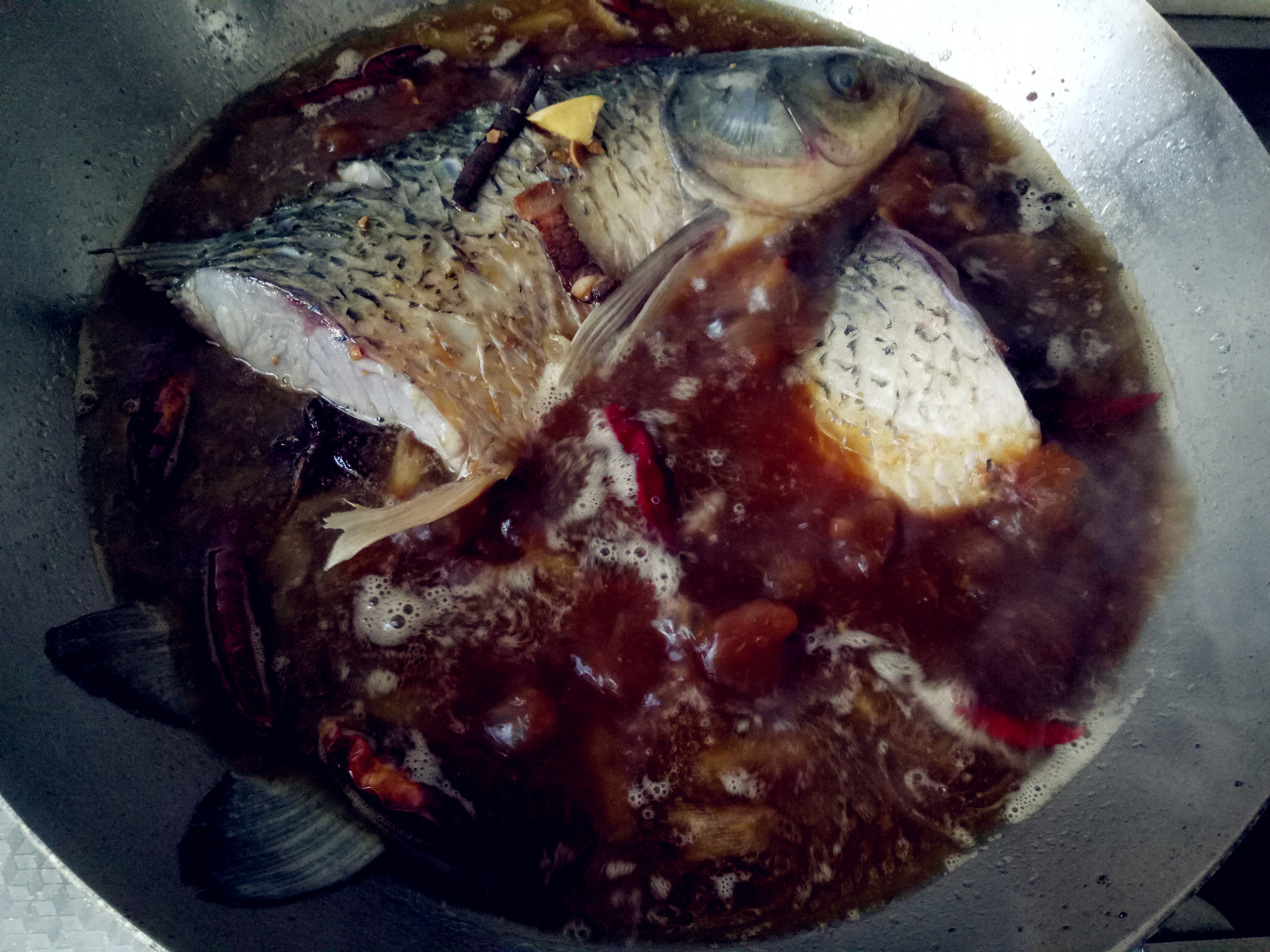 教你在家做-鐵鍋燉魚 味道鮮美,滿盤飄香,兒子吃的連湯都不剩!