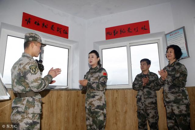 圖片來自東方ic)瀋陽軍區前進文工團高顏值 文藝女兵(圖片來自東方ic)