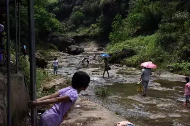 五寨坪賞花攻略地址:自貢市榮縣鐵廠鎮觀音村五寨坪交通:61 坐火車