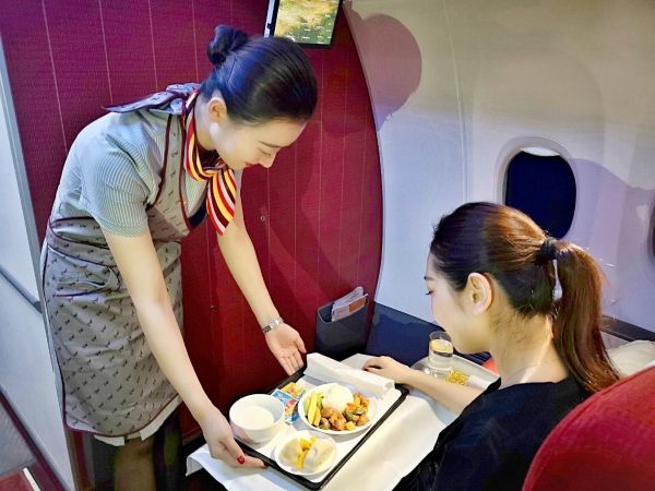 传统美食进客舱 金鹏航空推出特色云端美味