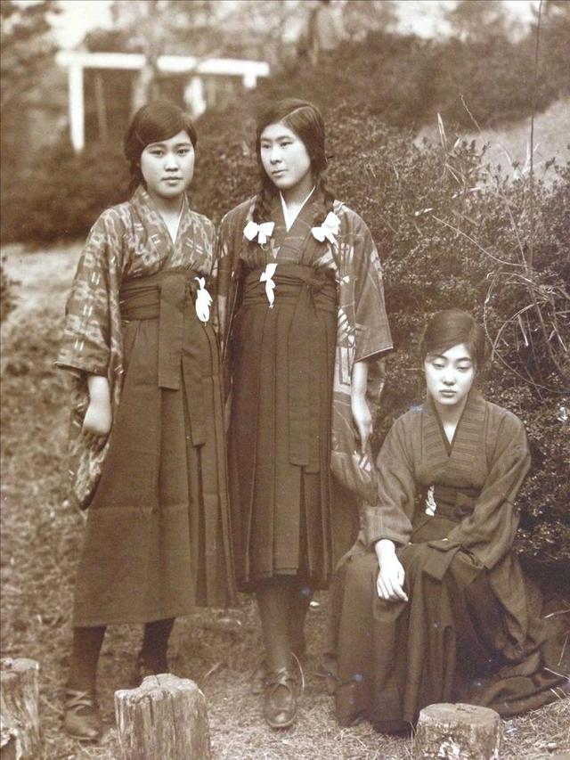 老照片 日本大正年代的女学生 为何穿皮鞋不穿木屐