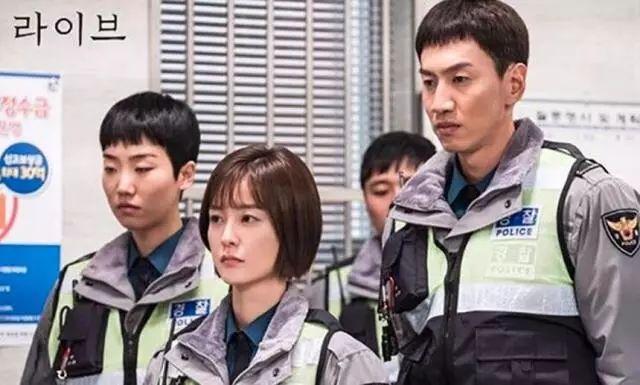 并以此为原型写了这剧本,将韩国地区队警察们的悲欢离合通过电视剧