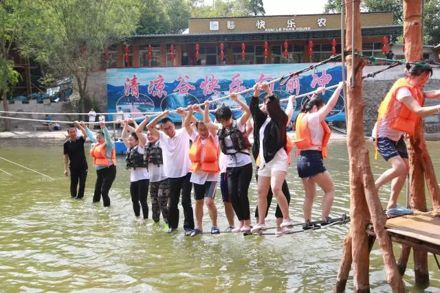 击鼓喷泉,跨跃水上浮萍,水上翻翻乐,水上钢丝,水滑梯,凌波微步七大