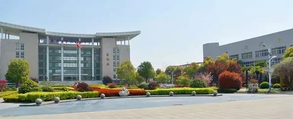 泰兴市第三高级中学创建于2002年5月, 2006年1月被评为江苏省三星级