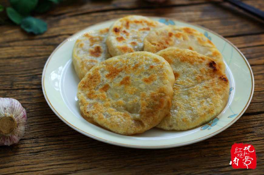 圆白菜馅饼你吃过吗 我做的馅饼皮软馅儿香 没牙的老人都能吃