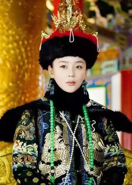 服饰文化中国服饰女人的龙袍清代妇女官服