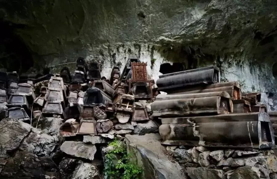 贵州这个半山腰的山洞藏着500多口棺材,原因竟是习俗