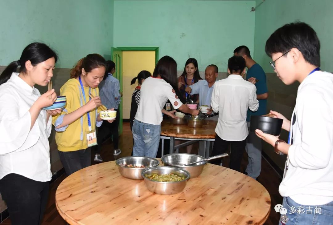 张北成龙学校食堂图片