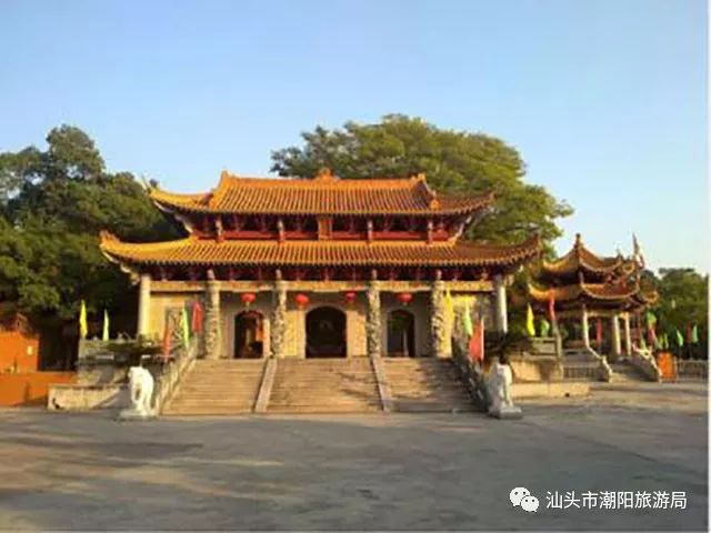 2,靈山寺巨峰寺,位於汕頭市濠江區珠浦東側.