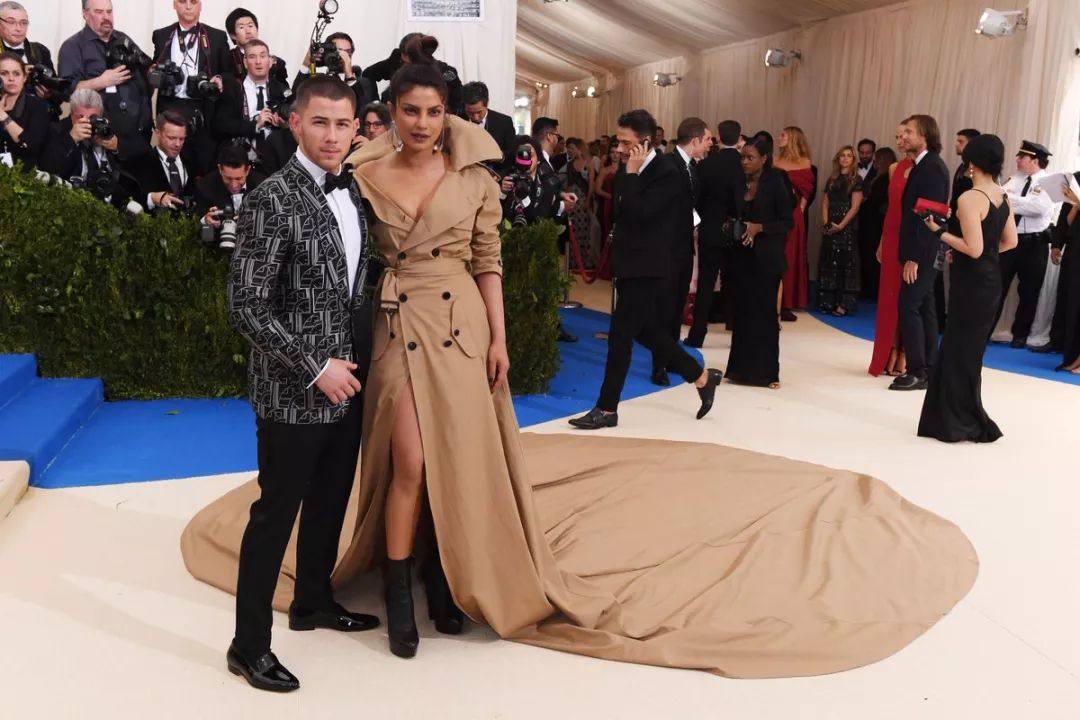 nickjonas小喬被爆戀上大十歲寶萊塢女星priyankachopra