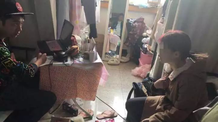 杭州警方捣毁多个涉黄App 女大学生在宿舍开直播