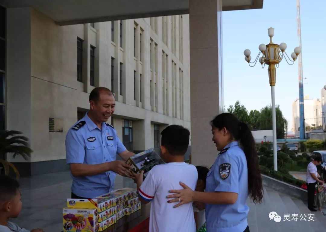 靈壽縣公安局民警的孩子這樣過六一