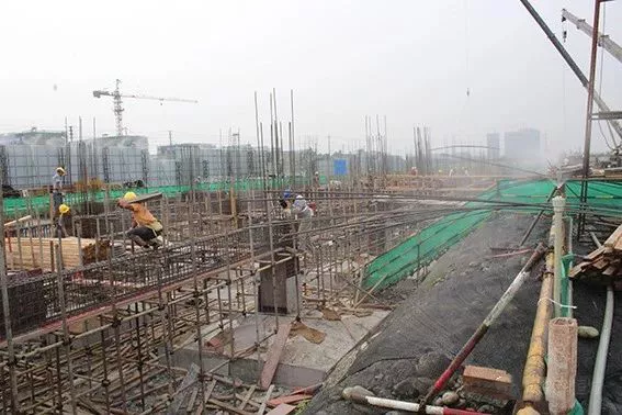 成都及崇州市各级领导视察成都润恒城项目建设进度