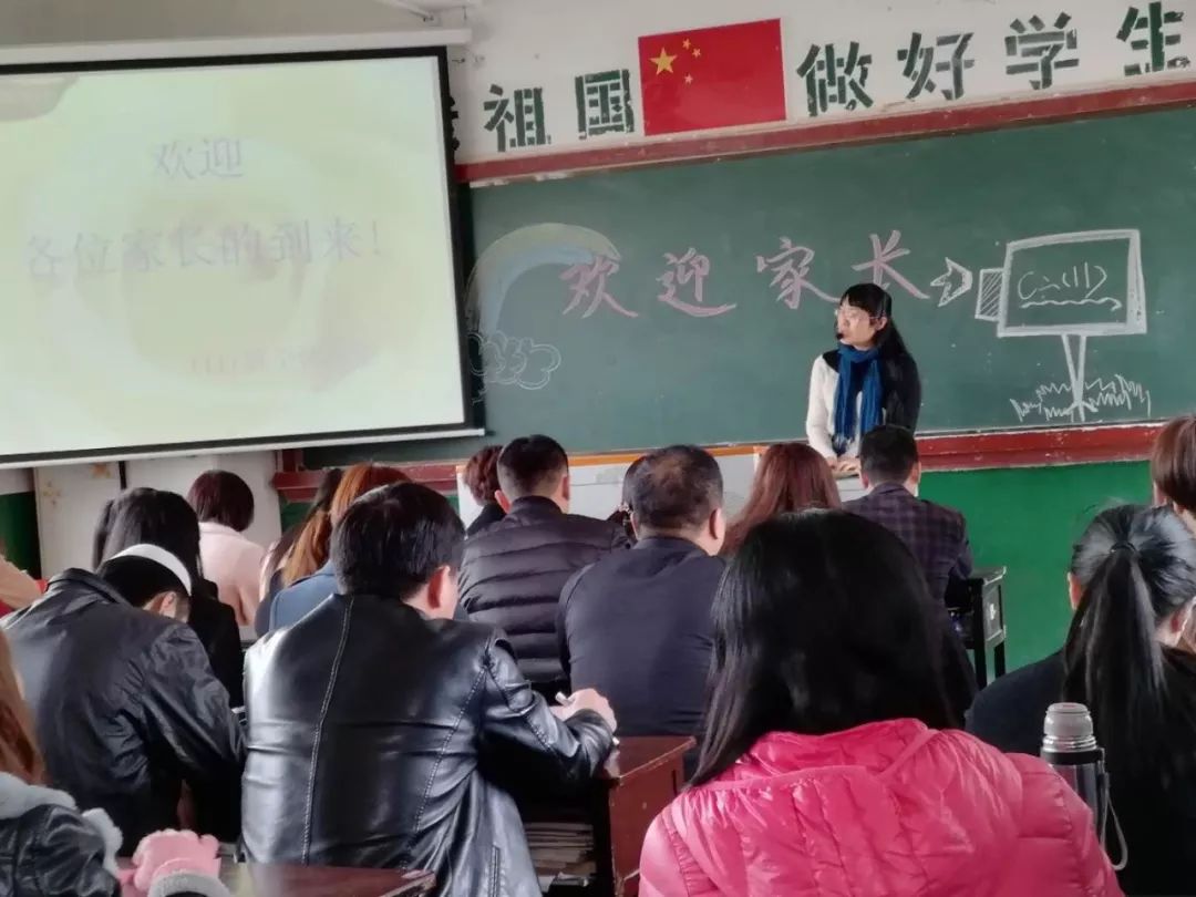 王雅敏,女,民盟盟员,大学本科学历,中学一级教师,晋江市毓英中学的